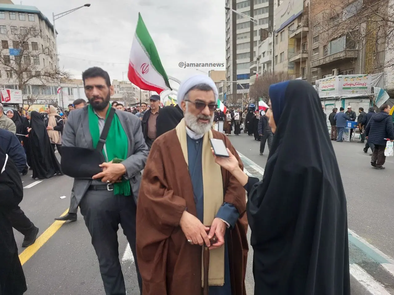 رئیس سازمان انرژی اتمی، وزرای اطلاعات، ارتباطات، کار، ورزش و دبیر شورای انقلاب فرهنگی در راهپیمایی ۲۲ بهمن شرکت کردند