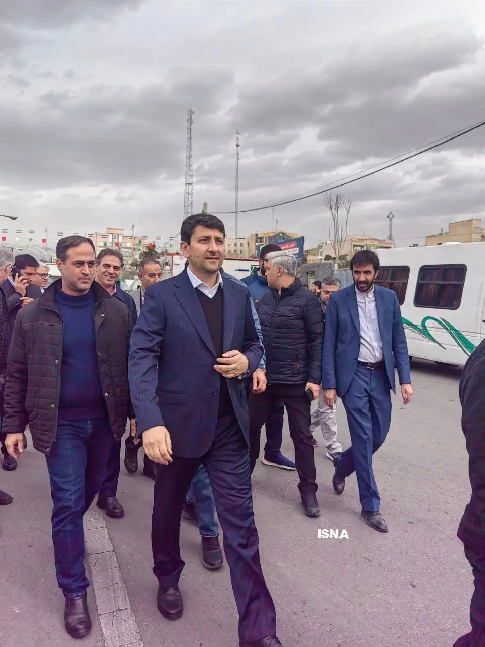 رئیس سازمان انرژی اتمی، وزرای اطلاعات، ارتباطات، کار، ورزش و دبیر شورای انقلاب فرهنگی در راهپیمایی ۲۲ بهمن شرکت کردند