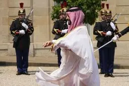 افسر گارد سلطنتی عربستان در پاریس هدف سرقت مسلحانه قرار گرفت