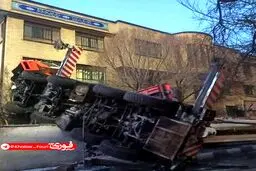 واژگونی جرثقیل ۱۱۰ تُنی در حیاط یک مدرسه در تهران