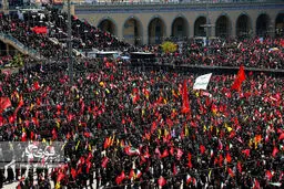 خبرنگار غربی: هیچ چیز مانع حضور میلیونی مردم ایران در وداع با رهبر شهید نشد
