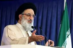امام جمعه کرج: اعتماد به دشمن خطای راهبردی است / نزاع دشمن با جمهوری اسلامی دائمی است
