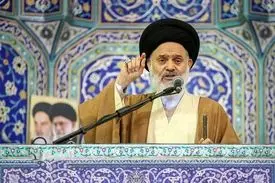 امام جمعه قم: انقلاب اسلامی به برکت اتصال به خدا ، پابرجا مانده است