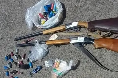 کشف سلاح جنگی و شکاری در منزل عتیقه‌فروش تهران به دنبال درگیری ملکی