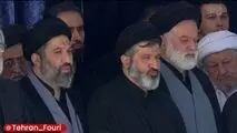 نخستین تصاویر از حضور فرزندان رهبر شهید در مصلی تهران منتشر شد+ویدیو