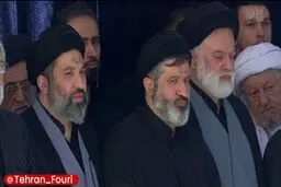 نخستین تصاویر از حضور فرزندان رهبر شهید در مصلی تهران منتشر شد+ویدیو