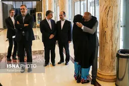 سفیر ایران: 20 ملوان ایرانی ساعتی پیش به میهن بازگشتند