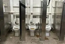 نقص سیستم فاضلاب در ناو هواپیمابر جرالد فورد آمریکا