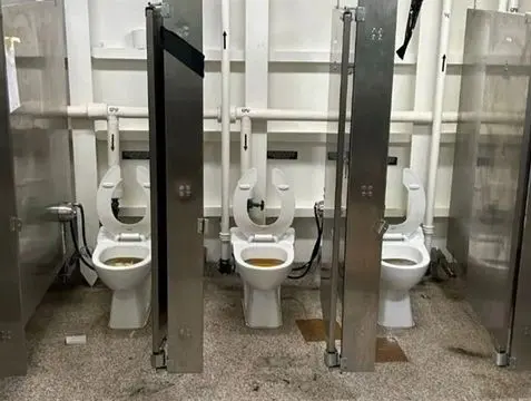 نقص سیستم فاضلاب در ناو هواپیمابر جرالد فورد آمریکا