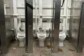 نقص سیستم فاضلاب در ناو هواپیمابر جرالد فورد آمریکا