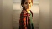 پیکر خانم معلم مدرسه میناب در حالی در زیر آوار کشف شد که مهدیس و همکلاسی‌اش را بغل کرده بود