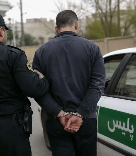 پزشک قلابی با ویتامین‌تراپی وارد خانه‌ها می‌شد و دلار و طلا سرقت می‌کرد+ ویدیو