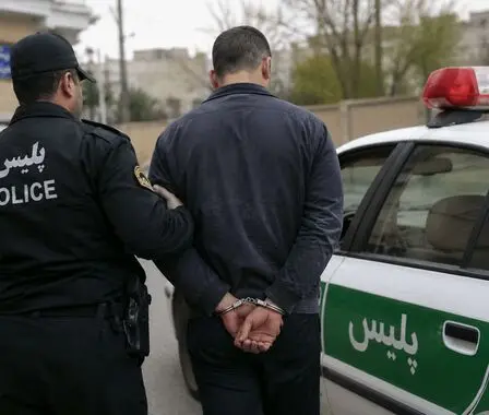 پزشک قلابی با ویتامین‌تراپی وارد خانه‌ها می‌شد و دلار و طلا سرقت می‌کرد+ ویدیو