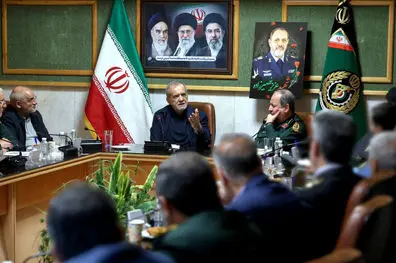 پزشکیان: دشمن از توان آفندی نیروهای مسلح ایران غافلگیر شد/ حرکت صنعت دفاعی به سمت فناوری‌های نوین باید شتاب بیشتری بگیرد دولت نشان داده رویکرد جناحی ندارد/ اگر انسجام داخلی حفظ شود، در نبرد نیز دست برتر را خواهیم داشت