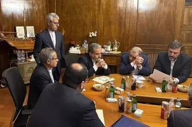 حمله کیهان به تیم مذاکره: دشمن در عرصه دیپلماتیک از ما قوی‌تر عمل کرده است