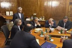 حمله کیهان به تیم مذاکره: دشمن در عرصه دیپلماتیک از ما قوی‌تر عمل کرده است