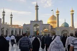رییس‌جمهور در بدو ورود به قم، به زیارت حرم حضرت معصومه رفت و سپس با آیت‌الله نوری همدانی دیدار کرد+ عکس