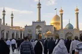 رییس‌جمهور در بدو ورود به قم، به زیارت حرم حضرت معصومه رفت و سپس با آیت‌الله نوری همدانی دیدار کرد+ عکس