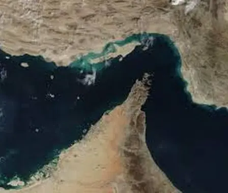 آتش‌سوزی نفتکش متخلف در دریای عمان؛ تلاش برای عبور از منطقه ممنوعه با سامانه‌های ردیابی خاموش+ ویدیو