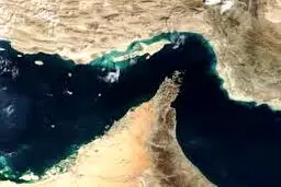 تصاویر زنده از تنگه هرمز و کشتی‌هایی که منتظر اجازه نیروی دریایی سپاه پاسداران هستند