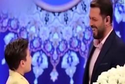 واکنش پسر بازیگر معروف به سوالی غیرمنتظره / پدرت خوشتیپ‌تر است یا گلزار؟ +فیلم