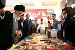 بازدید رهبر معظم انقلاب از نمایشگاه کتاب تهران