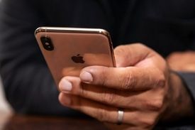 اپل بالاخره قرار است آیفون‌های جدید را همراه با شارژر سریع عرضه کند