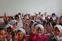 در صورت داشتن علائم سرماخوردگی به مدرسه نروید؛ غیبت‌ها موجهند مورد مشکوک به کرونا در مدارس نداشتیم/ توزیع ماسک و مواد ضدعفونی کننده