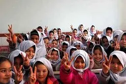 در صورت داشتن علائم سرماخوردگی به مدرسه نروید؛ غیبت‌ها موجهند مورد مشکوک به کرونا در مدارس نداشتیم/ توزیع ماسک و مواد ضدعفونی کننده