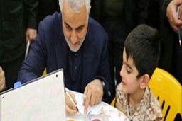 ماجرای فرزند شهیدی که هدیه سردار سلیمانی را پس داد + تصاویر