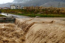 مدیریت بحران: قطع راه ارتباطی بیش از ۱۰۰ روستا در لرستان / گاز شهر معمولان قطع است / قطع برق ۳۷ روستا و آب آشامیدنی سه روستا