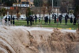 غذای گرم و بازگشایی راه‌ها نیاز اصلی مردم پلدختر و معمولان است