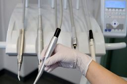 خانه تاریخ محاکمه یک مادر سوئدی به دلیل پوسیدگی دندان فرزندش