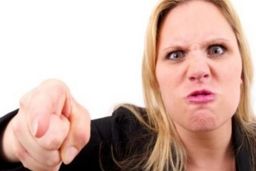 مجازات شوهر چشم‌چران با کور کردن یک چشم و بریدن بینی‌