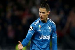 اکانت رسمی ترانسفرمارکت در اینستاگرام: رونالدو صفحه ما را بلاک کرده چون از قیمتی که برای او در بازار نقل و انتقالات مشخص کرده‌ایم راضی نیست