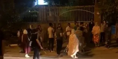 بندرعباس؛ حمله و آتش زدن درمانگاه به دلیل شایعه نگهداری بیماران کرونایی