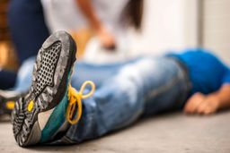 غش کردن ناگهانی در خیابان علامت کرونا نیست