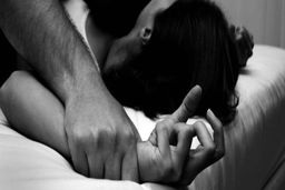 نویسنده ای که دختران را اغفال میکرد