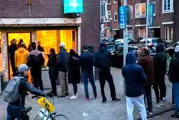 صف طولانی برای حشیش در هلند به خاطر کرونا!