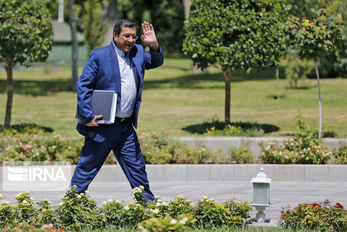 همتی: ۹۸ سال بسیار سختی برای بانک مرکزی بود