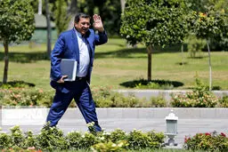 همتی: ۹۸ سال بسیار سختی برای بانک مرکزی بود