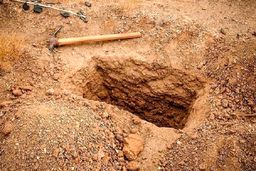 آرامستان قم: حفر خندق در بهشت معصومه قم صحت ندارد