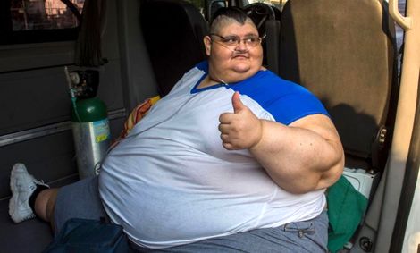چاق‌ترین مرد جهان بعد از ۱۰ سال دوباره روی پای خود ایستاد