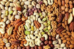 در صف آجیل ایستادن جسارت نیست، به استقبال مرگ رفتن است