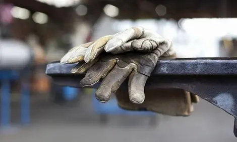 آیا کارفرما می‌تواند هر زمانی که خواست کارگر خود را اخراج کند؟