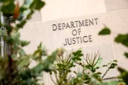 آمریکا: افرادی که با مسافرت ویروس کرونا را منتقل کنند به تروریسم متهم می‌شوند