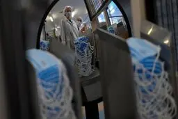 جنگ ماسک‌ها در اروپا؛ ضبط میلیون‌ها ماسک در فرانسه، سوئد را به خشم آورد