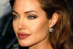 کمک بزرگ آنجلینا جولی به دانش آموزان گرسنه