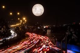 مشاهده اولین و بزرگترین اَبرماه سال ۹۹ در شامگاه امشب ۱۹ فروردین