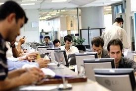 تمدید بخشنامه نحوه حضور کارمندان در ادارات، بانک‌ها و بیمه‌ها تا ۲۰ فروردین